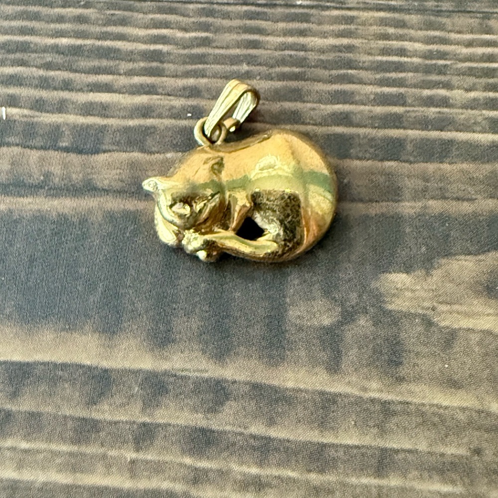 Vintage Gold Tone Trifari Cat Pendant or Charm